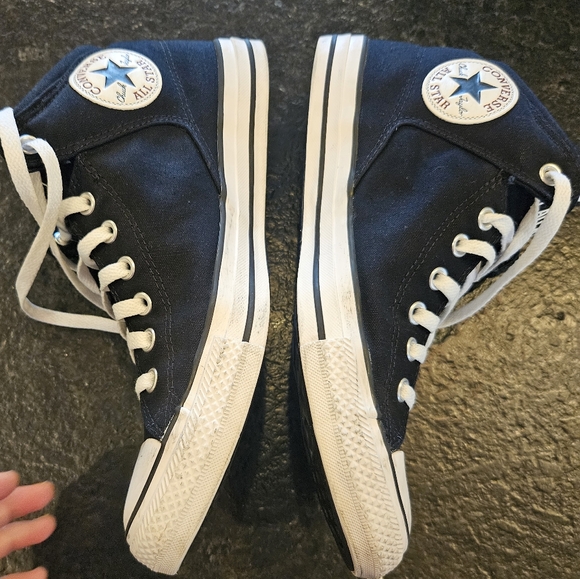Chuck Taylor hightop Converse shoes - Picture 7 of 16